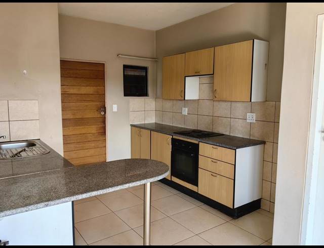 2 BEDROOM PROPERTY TO RENT IN BRAAMFONTEIN